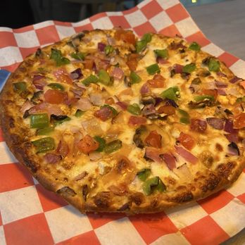 Pizza Twist - Paneer tikka veggie pizza - Pizza Near Me - Naperville, Illinois Pizza Twist - Paneer tikka veggie pizza - Pizza Near Me - Naperville, Illinois