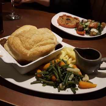 Ferry Boat Inn - Beef pie - British Near Me - London, XGL Ferry Boat Inn - Beef pie - British Near Me - London, XGL