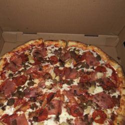El Amor'd'Pizza - My 16' inch meat lovers pizza with cream cheese filled crust. 230 pesos. Worth every penny!