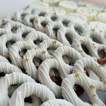 Sweet Bites - Dozen of Chocolate-covered Twist Pretzels - Desserts Near Me Sweet Bites - Dozen of Chocolate-covered Twist Pretzels - Desserts Near Me