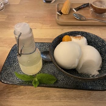 De Gastro - Lemoncello sorbet - Belgian Near Me - Bruges, VWV De Gastro - Lemoncello sorbet - Belgian Near Me - Bruges, VWV