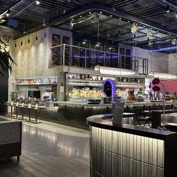 Mott 32 - picture of the bar, as seen from the host desk - Chinese Near Me - Las Vegas, Nevada