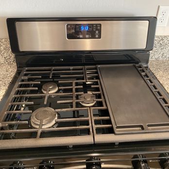 Frontier Real Estate Services Bakersfield - Kitchen stove - Real Estate Agents Near Me - Bakersfield, California Frontier Real Estate Services Bakersfield - Kitchen stove - Real Estate Agents Near Me - Bakersfield, California