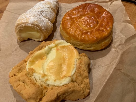 Pasteleria Y Panaderia La Ideal by null