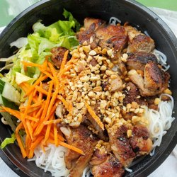 SEA Restaurant - Chicken vermicelli with house sauce
