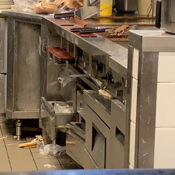 Steak ’n Shake - Buns on the floor and steak burger sitting on the spatula waiting to be served.... it sat there for 40 minutes at least - Burgers Near Me - Sheridan, Colorado