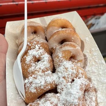 BittieBitez Mini-Donuts - Mini donuts hot and fresh - powdered sugar and glazed - Donuts Near Me BittieBitez Mini-Donuts - Mini donuts hot and fresh - powdered sugar and glazed - Donuts Near Me