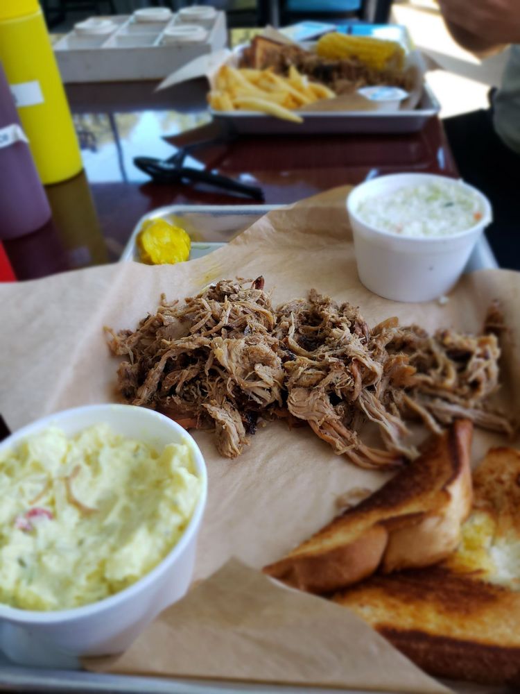 Boondocks BBQ & Creamery Logo