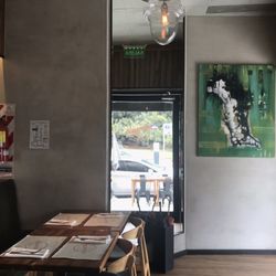 Schiaffino Bistró - Inside decor and seating area