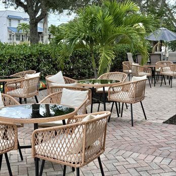 Bean To Cup Coffee Lounge - Outdoor seating area - Coffee & Tea Near Me - Naples, Florida Bean To Cup Coffee Lounge - Outdoor seating area - Coffee & Tea Near Me - Naples, Florida