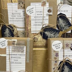 Mrs Robinson's Tea Shop - Clever "blind date with a book" product