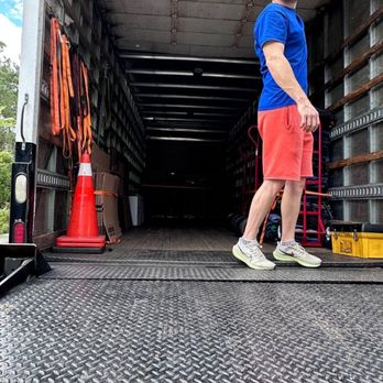 Ian's Movers - Movers Near Me - Studio City, California Ian's Movers - Movers Near Me - Studio City, California