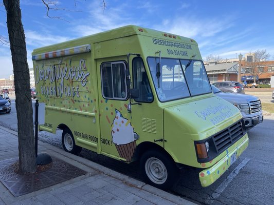 Courageous ELMHURST by null