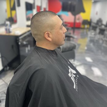 Anointed Barbershop - 1 1/2 on top and skin on the sides. - Barbers Near Me - Covina, California Anointed Barbershop - 1 1/2 on top and skin on the sides. - Barbers Near Me - Covina, California