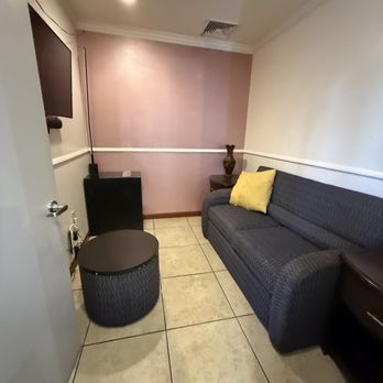 Chopstix - Waiting room perhaps? - Cantonese Near Me - Honolulu, Hawaii