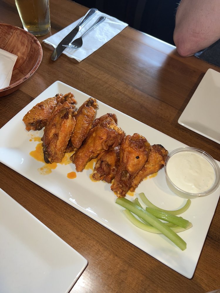 HORSESHOE INN BAR & GRILL Updated July 2024 17 Photos & 31 Reviews