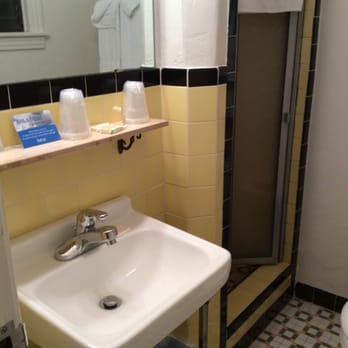 Borg's Ocean Front Motel - Tiny very outdated bathroom - Hotels Near Me - Pacific Grove, California Borg's Ocean Front Motel - Tiny very outdated bathroom - Hotels Near Me - Pacific Grove, California
