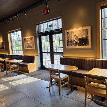 Starbucks - Coffee & Tea Near Me - Salem, Virginia
