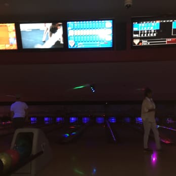 Pinz Bowling Kitchen + Bar - Bowling Near Me - Studio City, California