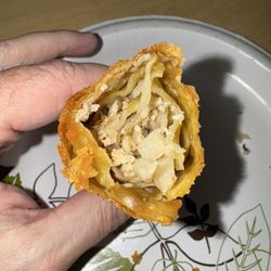 Lucky Kitchen - Egg roll.