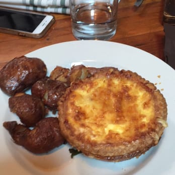 Mindy's Bakery - Ham and Gruyere quiche- subbed breakfast potatoes because carbs. - Desserts Near Me - Chicago, Illinois Mindy's Bakery - Ham and Gruyere quiche- subbed breakfast potatoes because carbs. - Desserts Near Me - Chicago, Illinois