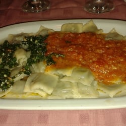 El Euro - Ravioles de verdura con pesto y salsa. Deliciosos