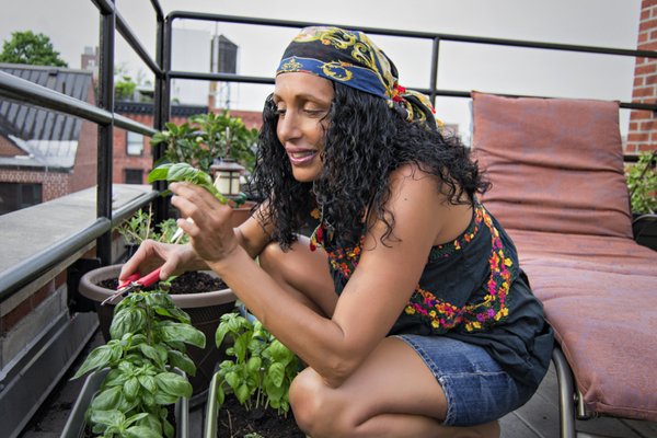 Gabrielle Francis, DC, ND, LAc