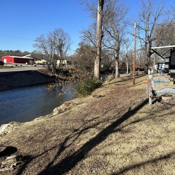 Camp Riverslanding - Creek - Campgrounds Near Me - Pigeon Forge, Tennessee