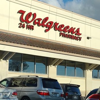 Walgreens - Sign outside parking lot - Drugstores Near Me - Honolulu, Hawaii