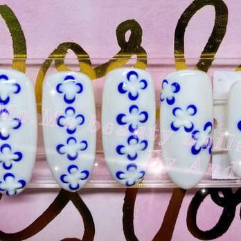 Mo Mo Beauty Nails - blue flowers - Nail Salons Near Me - Toronto, Ontario