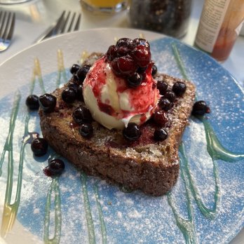 The Mill - Banana bread with berries and cream - Coffee & Tea Near Me - Lisboa, 20