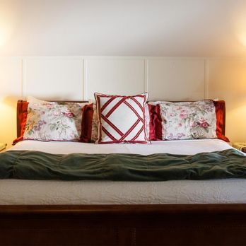 Rose Hill Retreat - Library Loft - Bed & Breakfast Near Me - Stonewall, Texas Rose Hill Retreat - Library Loft - Bed & Breakfast Near Me - Stonewall, Texas