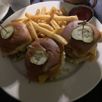 PIER 290 - Crispy Chicken Sliders - American Near Me - Williams Bay, Wisconsin
