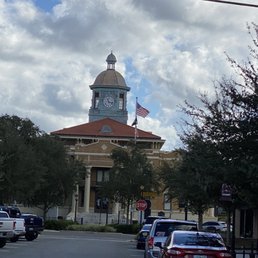 Historic Courthouse in walking distance!