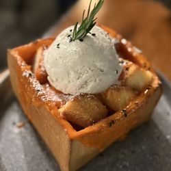 U :Dessert Story - Salted Egg Yolk Toast