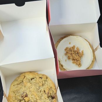 Crumbl - Sunrise - Milk Chocolate Chip and New York Cheesecake cookies - Bakeries Near Me - Sunrise, Florida