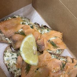 Smoke salmon toast with chive cream cheese