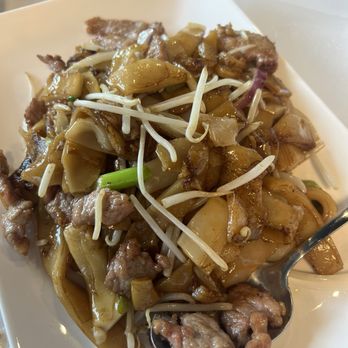 Rice & Noodles - Beef chow fun - Chinese Near Me - Sacramento, California Rice & Noodles - Beef chow fun - Chinese Near Me - Sacramento, California