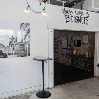 Mo'Bay Beignet - Plenty of space to sit and eat - Coffee & Tea Near Me - Mobile, Alabama
