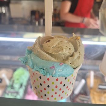 Ice 'n Cake - Pistachio and Blue Angel (Banana Cotton Candy), yum! - Desserts Near Me - North York, Ontario Ice 'n Cake - Pistachio and Blue Angel (Banana Cotton Candy), yum! - Desserts Near Me - North York, Ontario