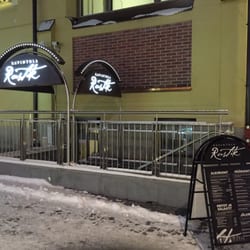 Ravintola Hurma - En av två ingångar, sett från torget.