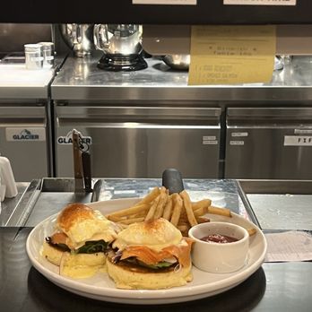 Flipper's - Pancakes Near Me - Toronto, Ontario