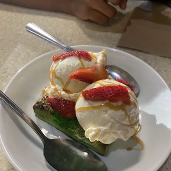 Snackboxe Bistro - pandan brownie - Laotian Near Me - Duluth, Georgia