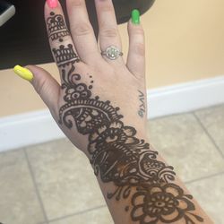 Therapeutic Massage By Naaz - Henna by Naaz