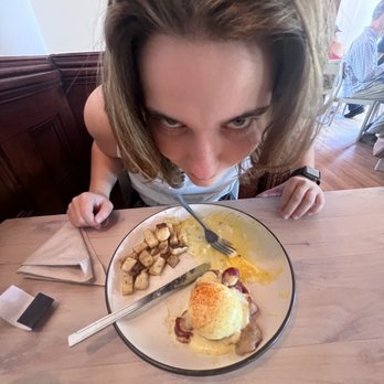 Hooper's - traditional eggs Benedict - Breakfast & Brunch Near Me - Kingsland, Texas Hooper's - traditional eggs Benedict - Breakfast & Brunch Near Me - Kingsland, Texas