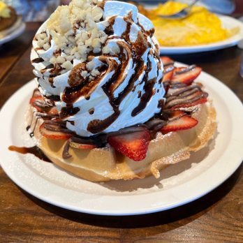 Eggs 'n Things Ko Olina - Fresh strawberries & Nutella mochi waffles - American Near Me - Kapolei, Hawaii