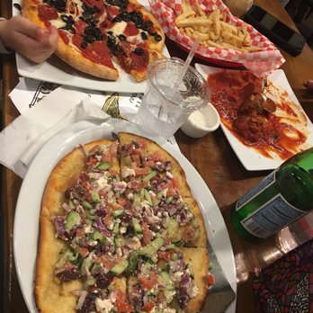 Giuseppe's Pizzeria - Pizza Near Me - Montrose, California