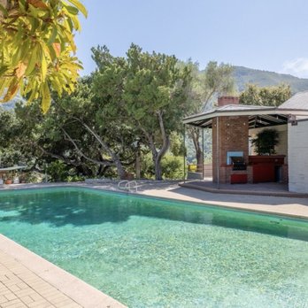 1. Bay Pool Services