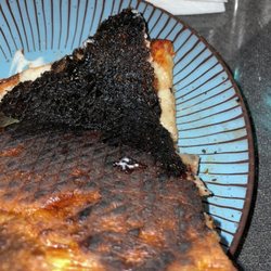 Enzos Pizza - All the pizza was burnt