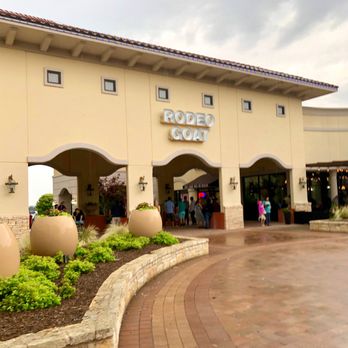 Rodeo Goat - NOT HERE, GO THROUGH THIS, it is in the back to the right.  Go THROUGH the arches.  Remember they validate. - Burgers Near Me - Rockwall, Texas